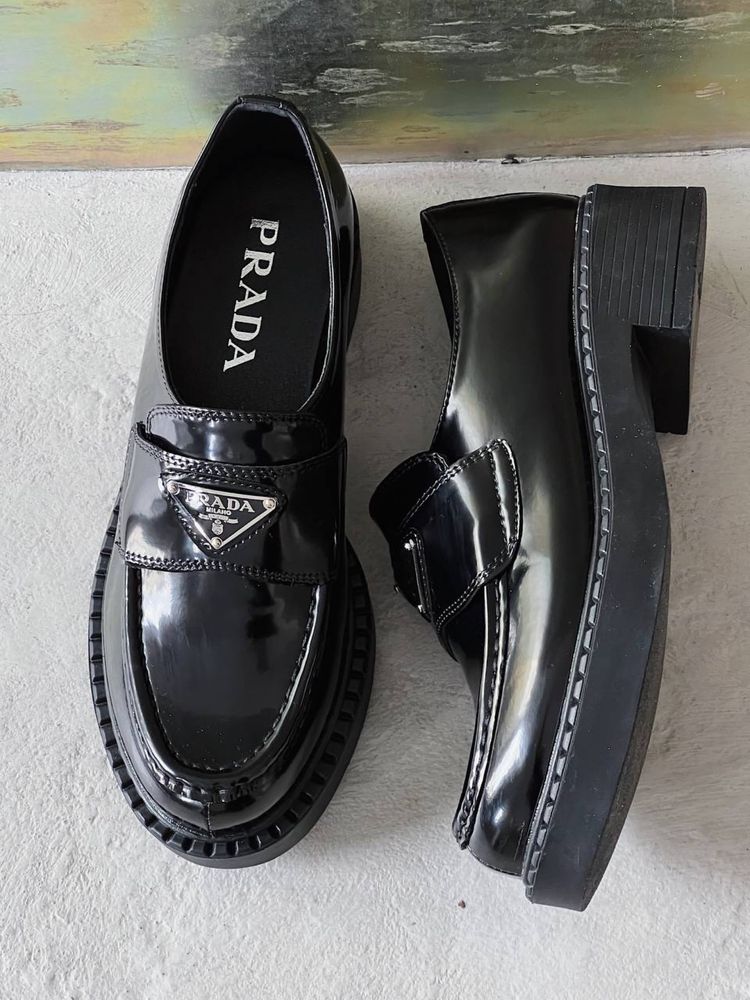 Damskie buty Prada Loafers black