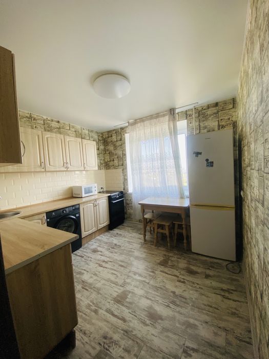 Власник, Проспект Валерія Лобановського 96, до метро Деміївської 5 хв.