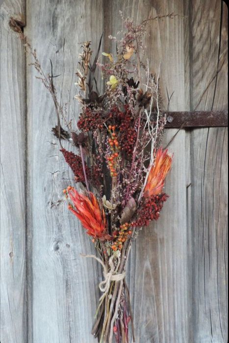 Jesienny bukiet suszone kwiaty i trawy