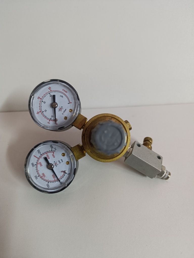 Butla CO2 puste z reduktorem