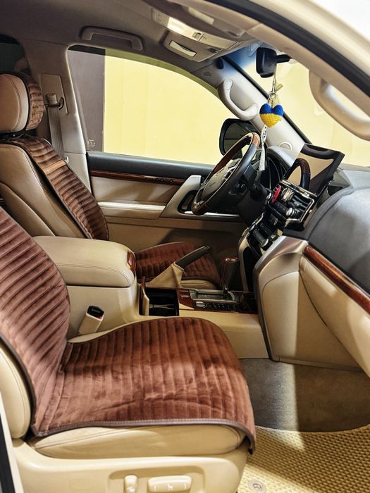 Toyota Land Cruiser 200 • 2013 • 4.5 V8 Diesel • 70th Anniversary