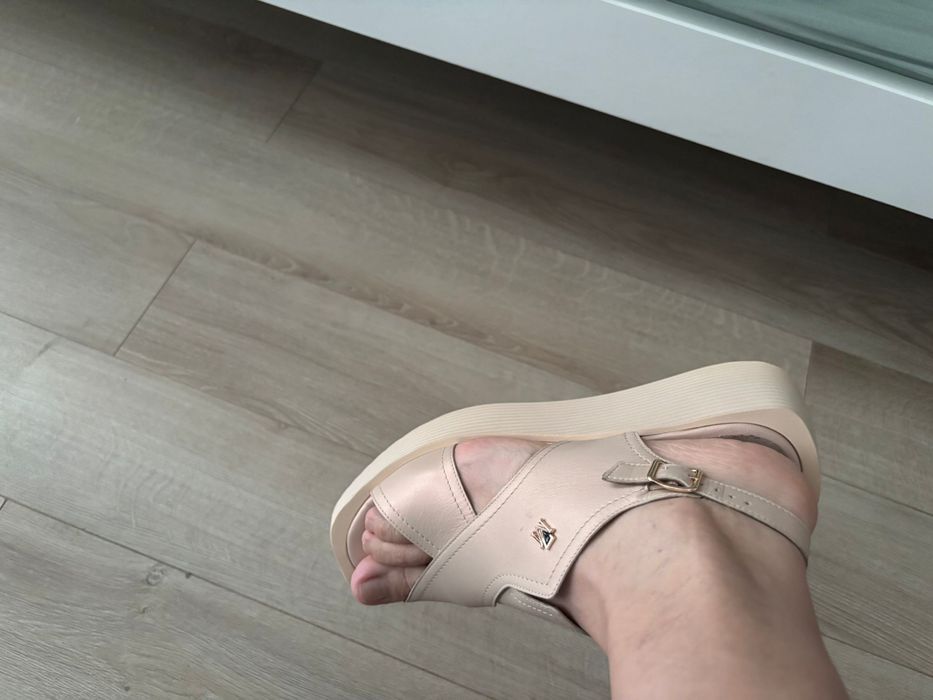 sandały 7 mil.Jest nowe,piękny color