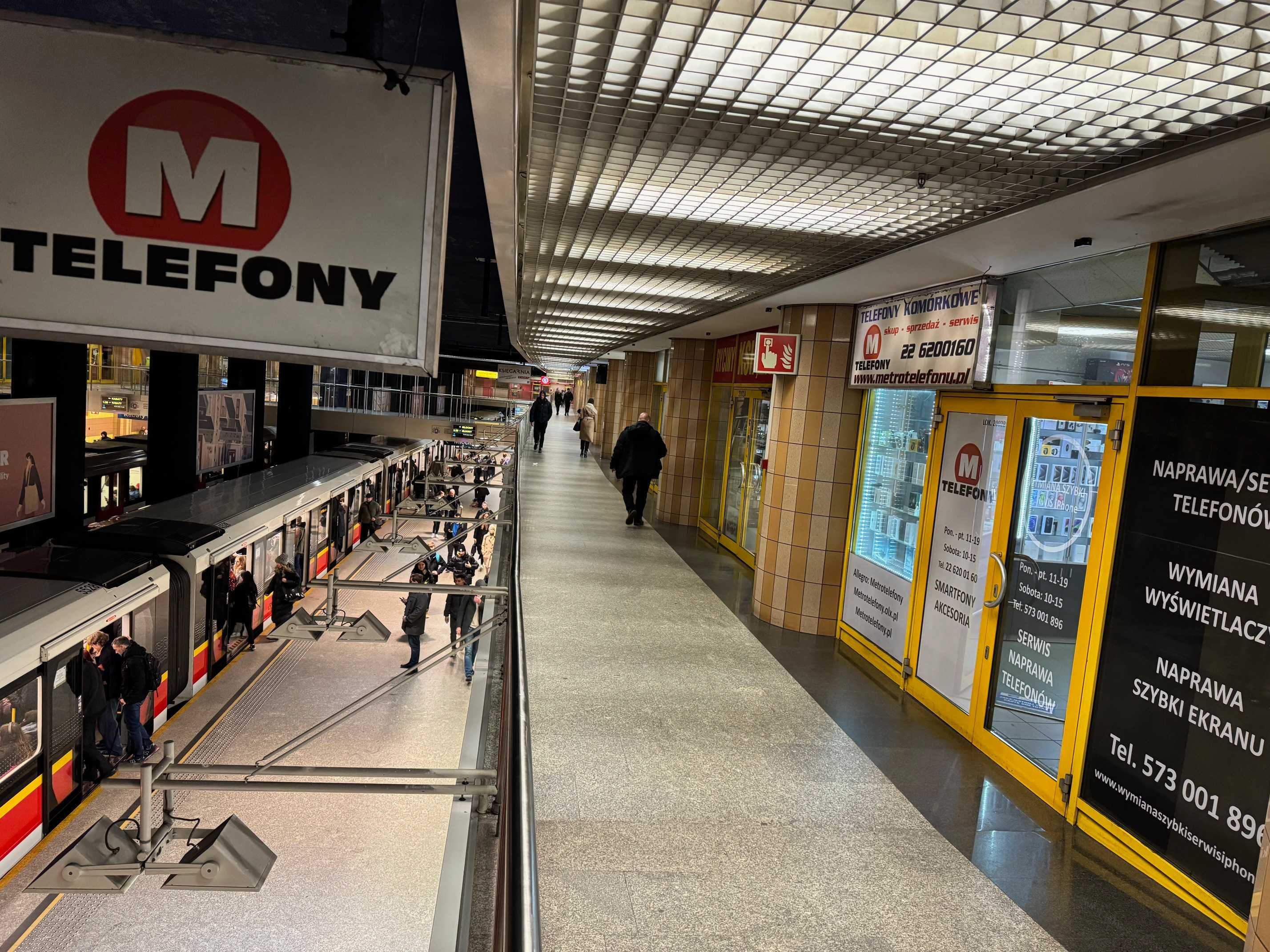 Słuchawki bezprzewodowe Sony MDR-RF811RK czarne - METRO CENTRUM