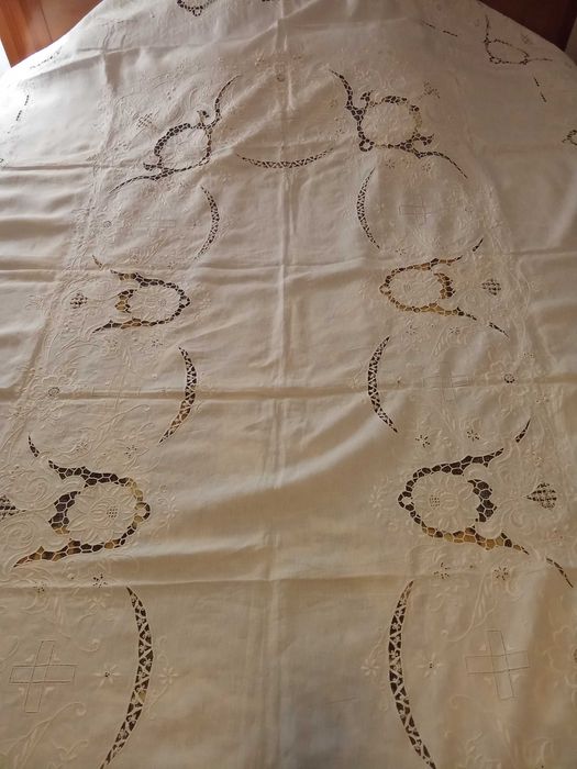 100% Linho Branca bordada à mão 2.60/1.75m + 12 Guardanapos