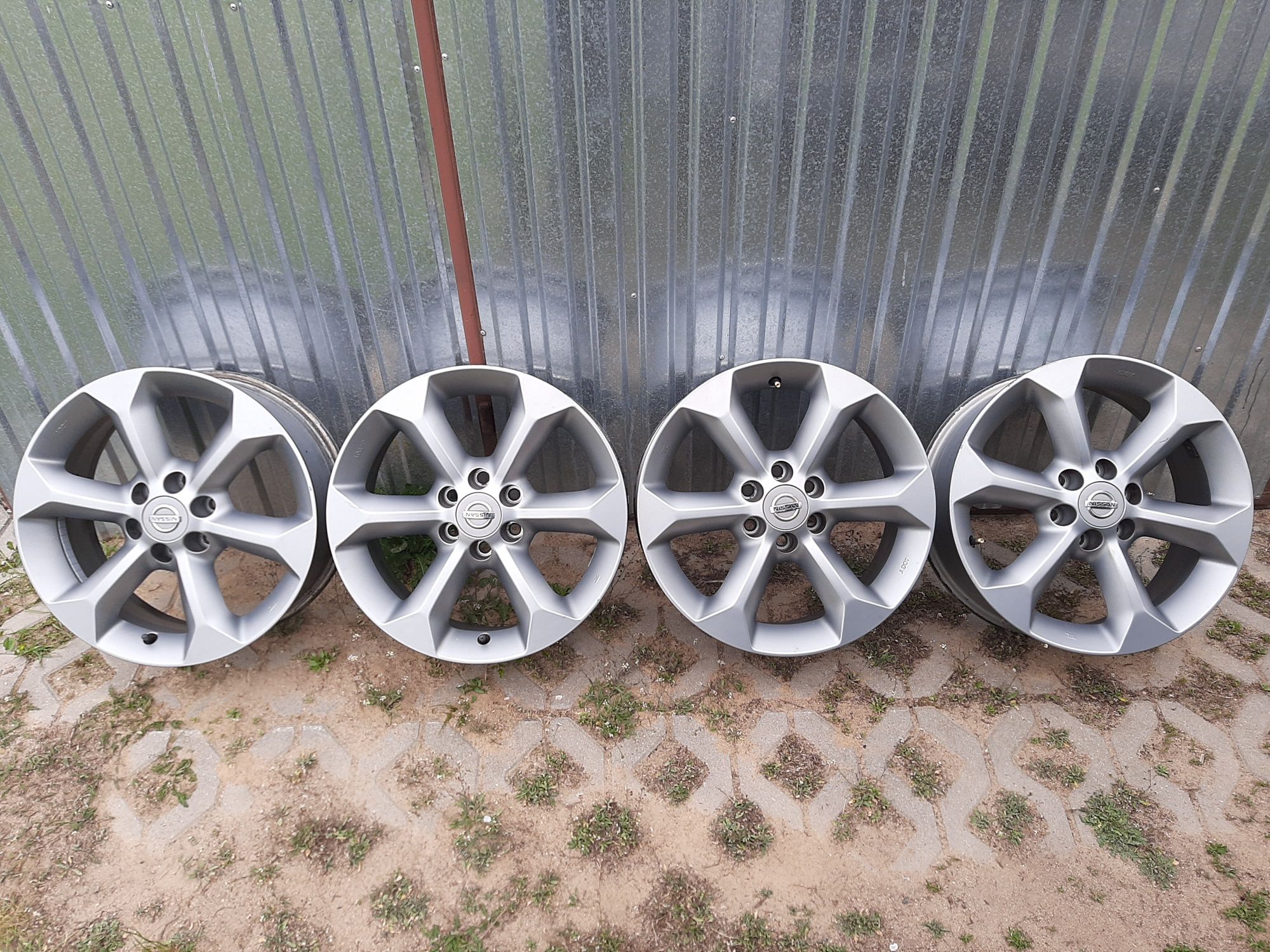 4x Felgi Aluminiowe 17" Nissan Navara 6x114.3 / 7Jx17 /ET30 Oryginalne