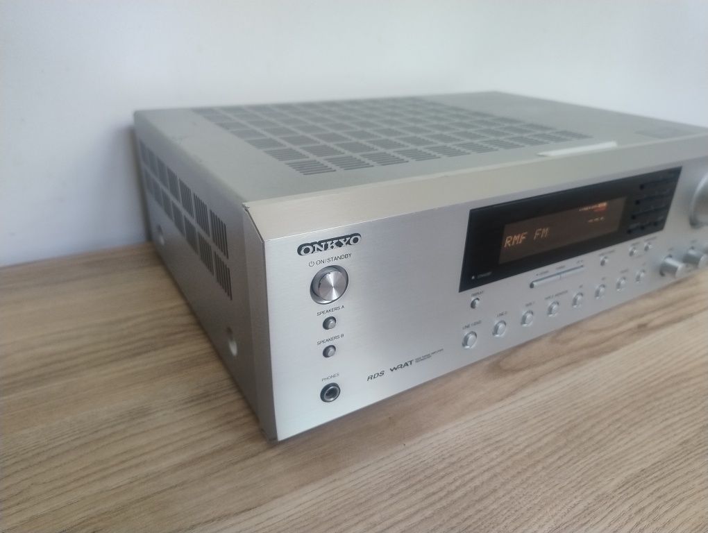Amplituner Onkyo TX-8255