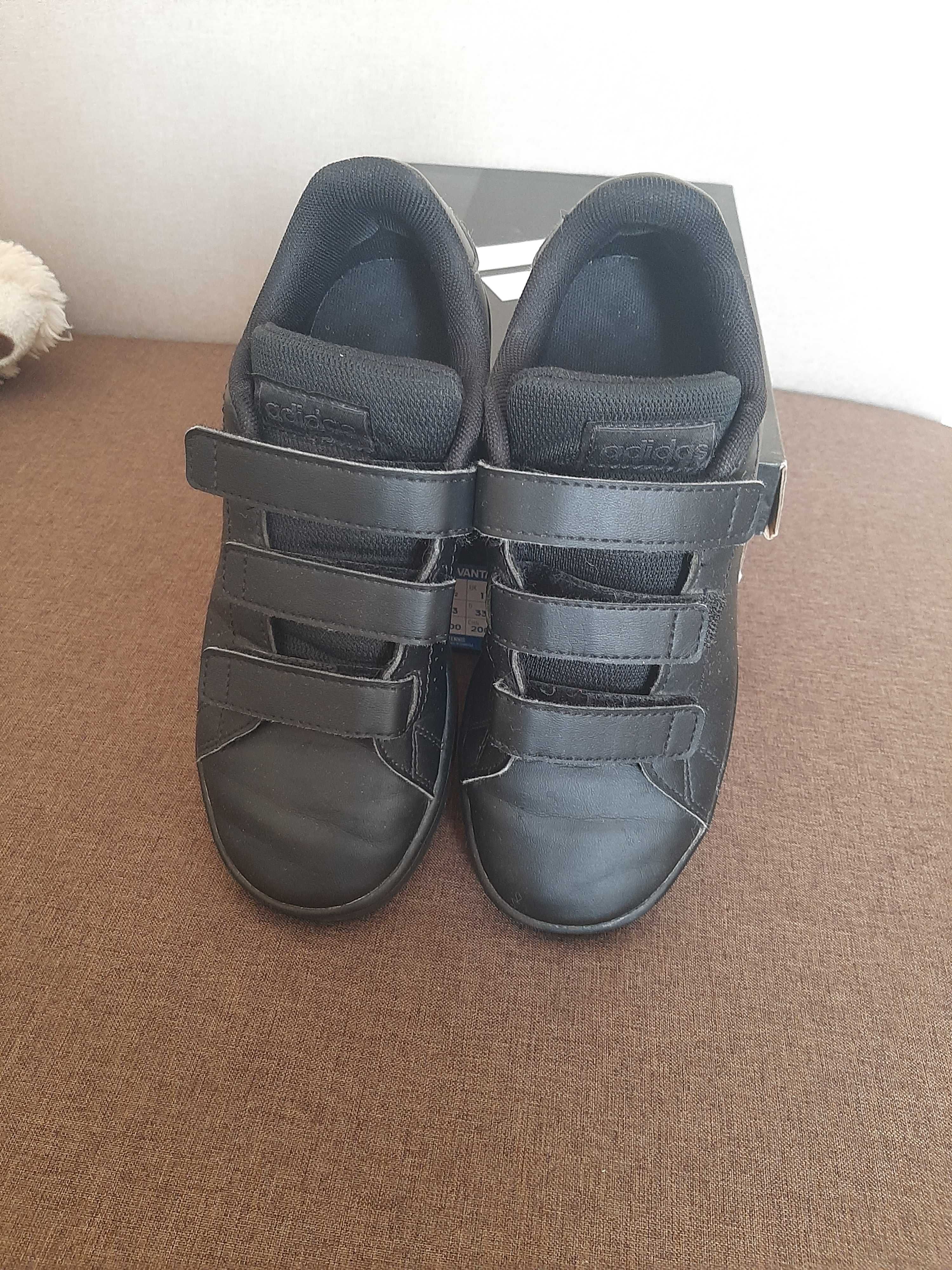 кросівки Adidas 33р