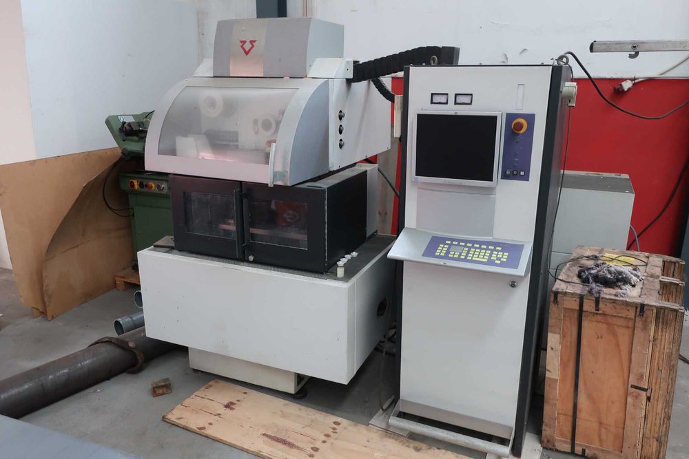 Maquinas para Metalomecânica - Torno, Corta cantos, Jekas, Erosão...