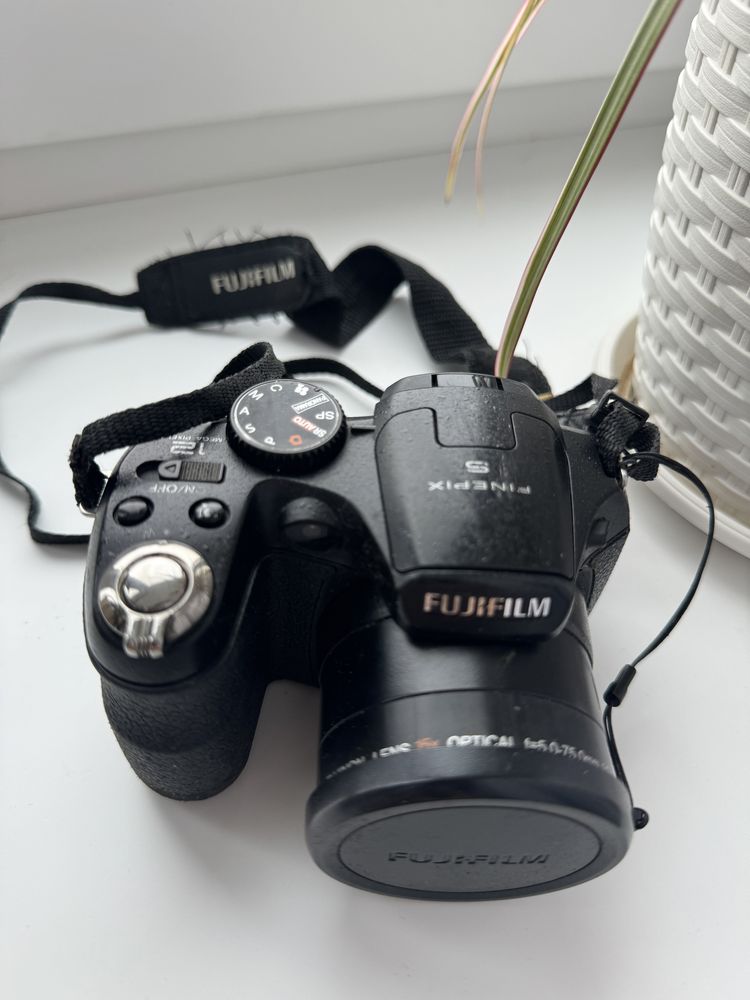 Фотоапарат Fujifilm FinePix S1600