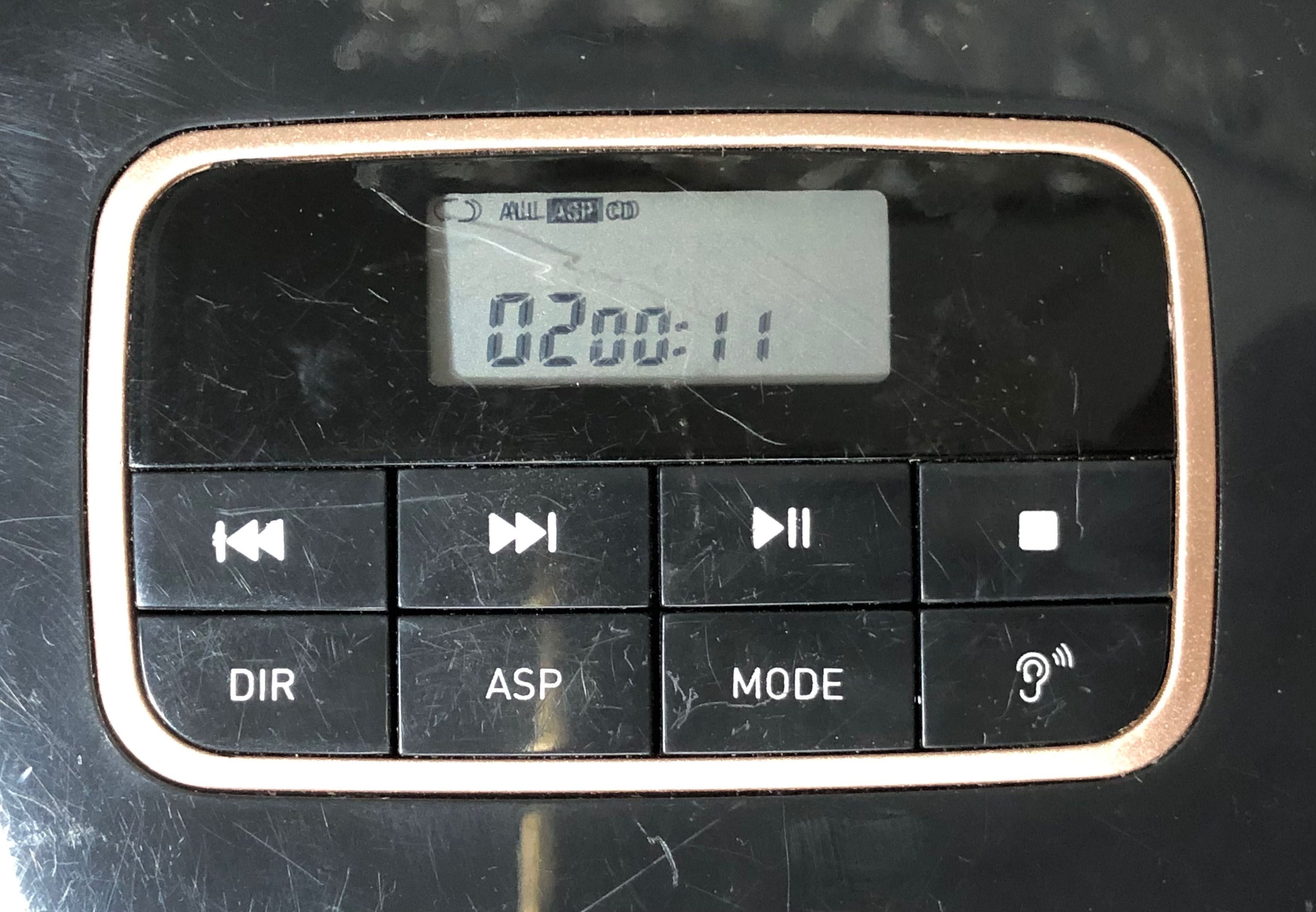 Przenośny odtwarzacz płyt CD Grundig CDP 6600 GDR 1360 Discman retro