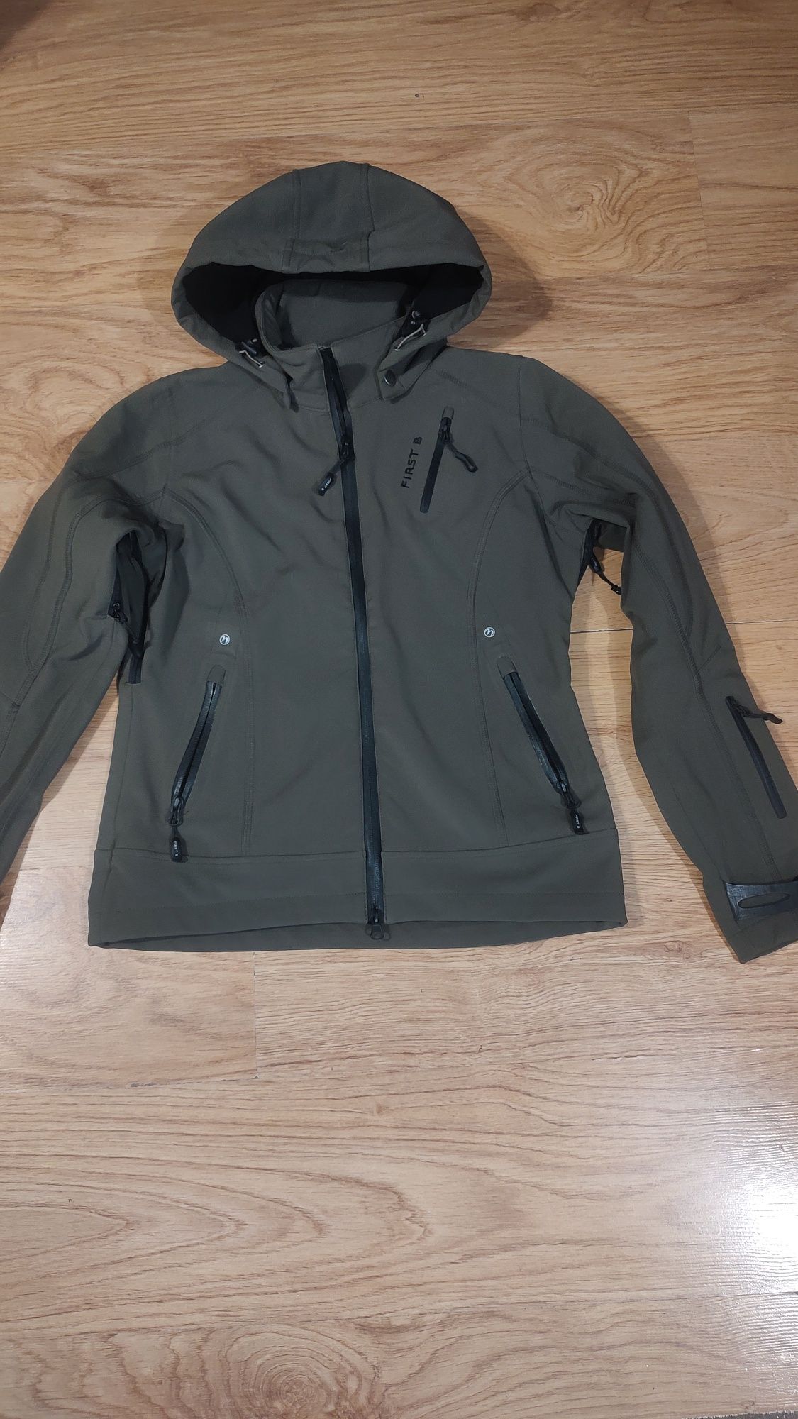 Kurtka typu Softshell.