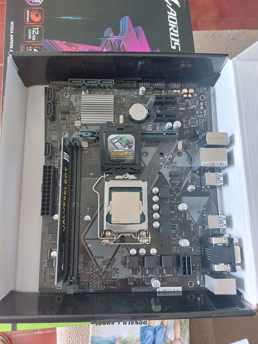 Motherboard com processadore e memória