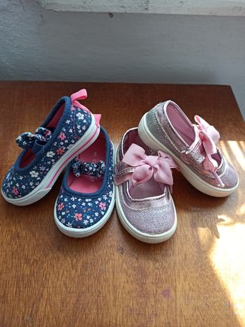 Взуття для дівчинки 19р carter's (туфлі та кеди)