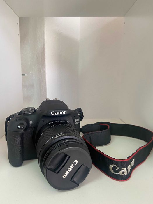 Máquina Fotográfica Canon EOS 2000D + Mala de Acessórios