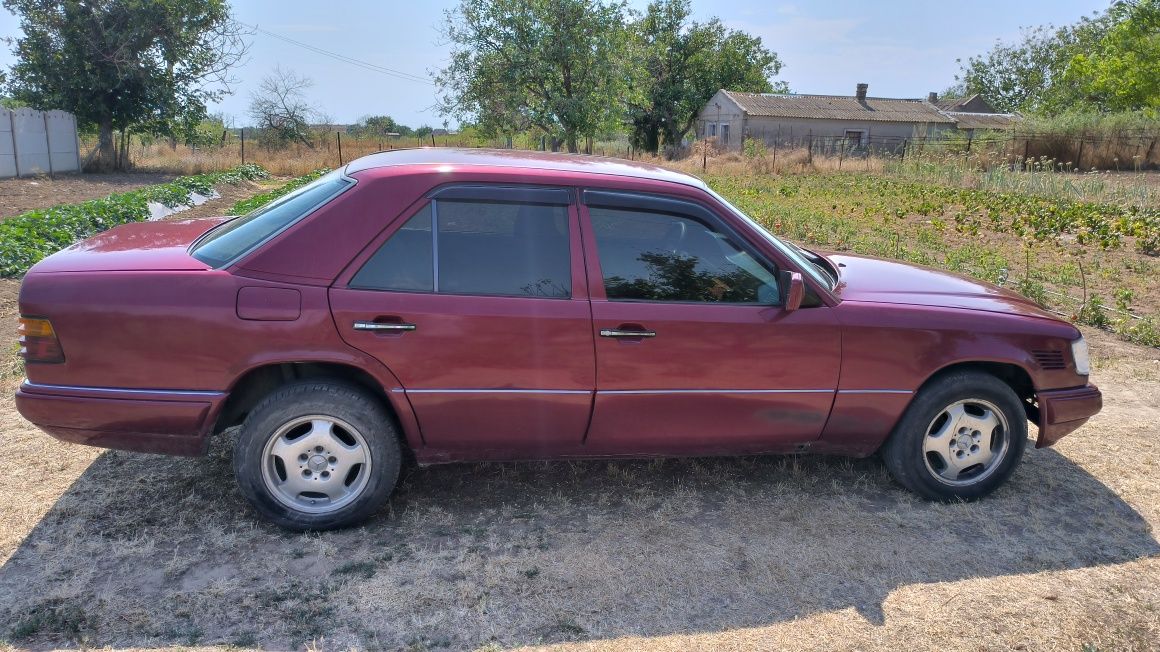 Продам MERCEDES W 124