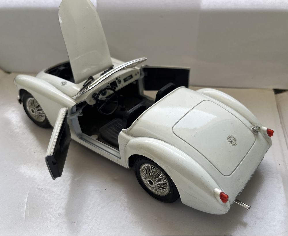 Model samochodu w skali 1:16 1:18 MGA Twin-cam Polistil Tonka Bburago