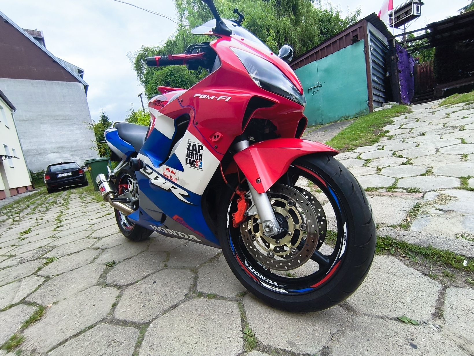 Śliczna Honda CBR F4i