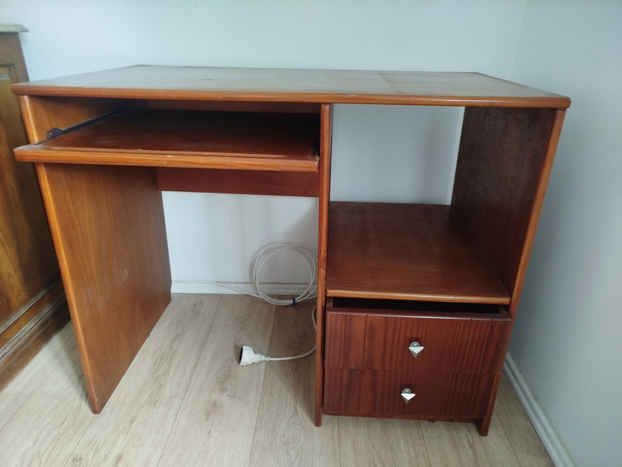 Secretaria em madeira