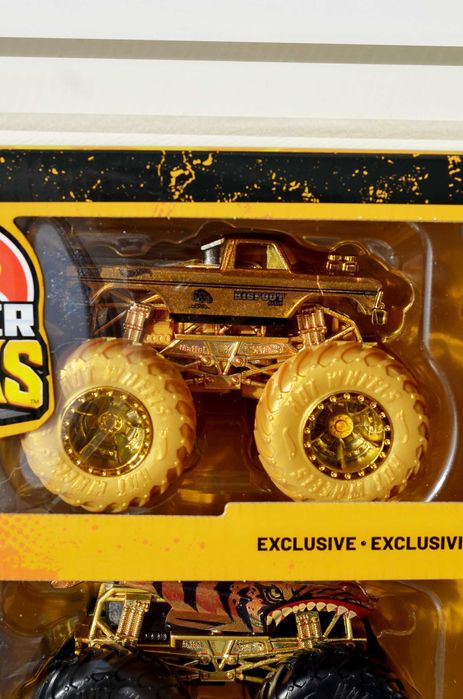 Набір 11 шт Hot Wheels Monster Trucks Чемпіони Champions BigFoot набор
