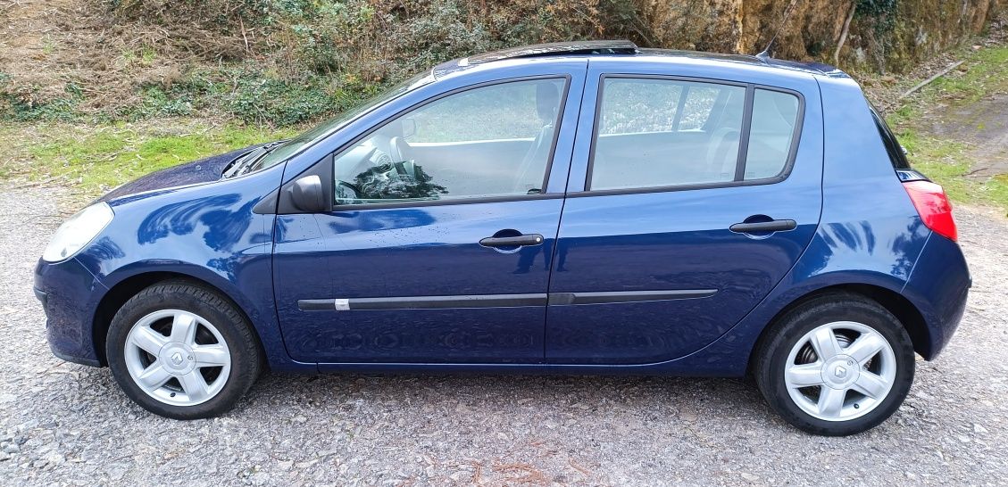 Renault Clio com tecto de abrir