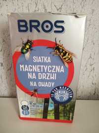 Siatka magnetyczna na drzwi przeciw owadom