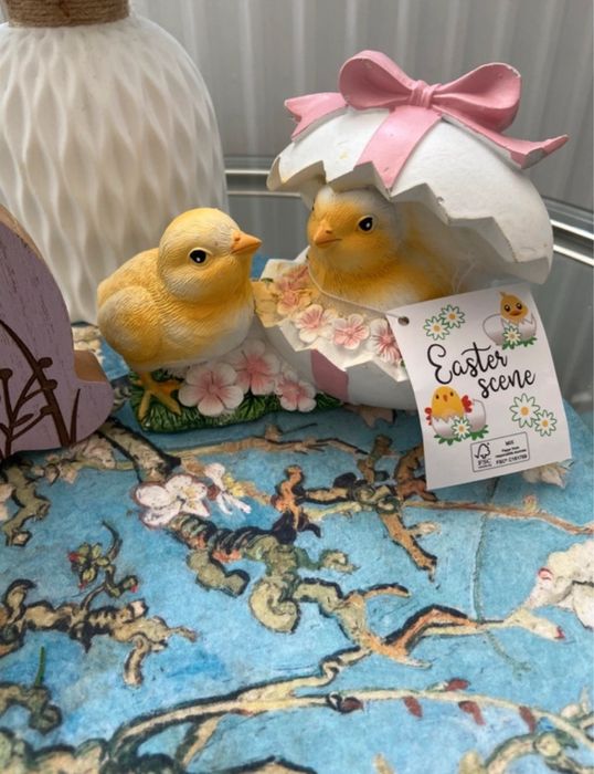 Zestaw dekoracji wielkanocnych - Pisklęta i drewniany zając
