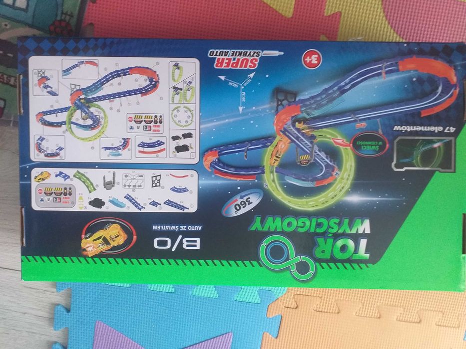 Zabawka dla chłopca Tor wyścigowy z autkiem swiecąca pętla Norimpex