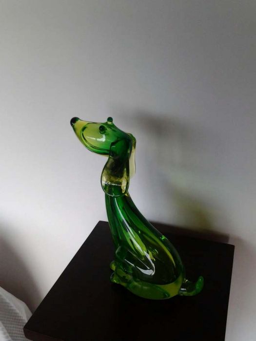Cão em vidro verde vintage