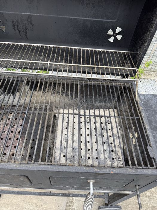 Grill węglowy używany