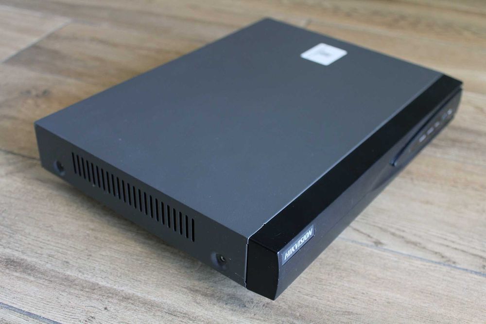 8 канальный видеорегистратор NVR Hikvision DS-7608NI-E1