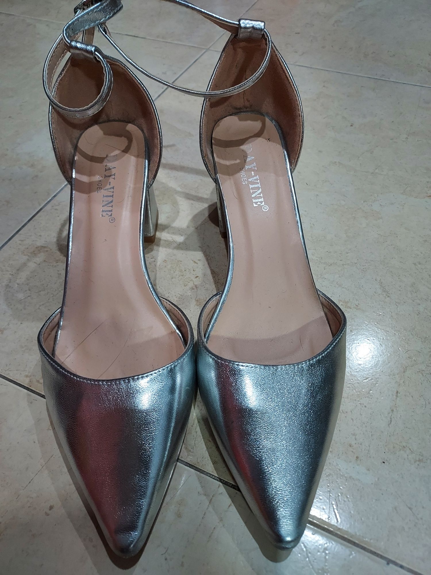 Vendo sapatos como novos