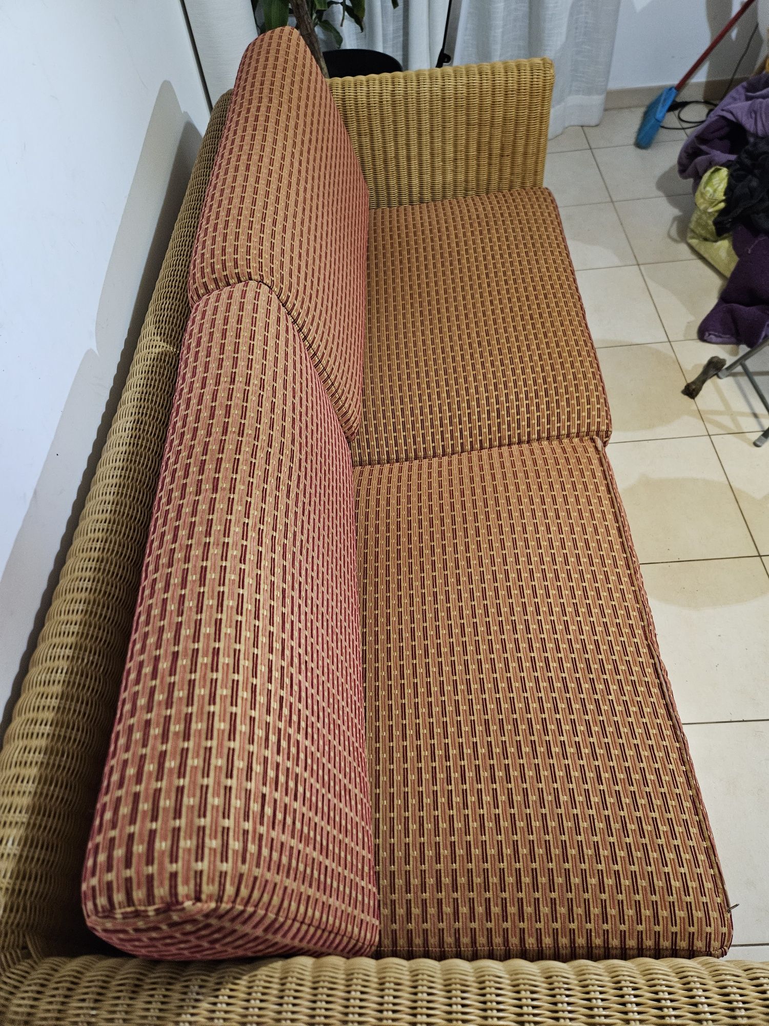 Sofá em verga resistente 230×90