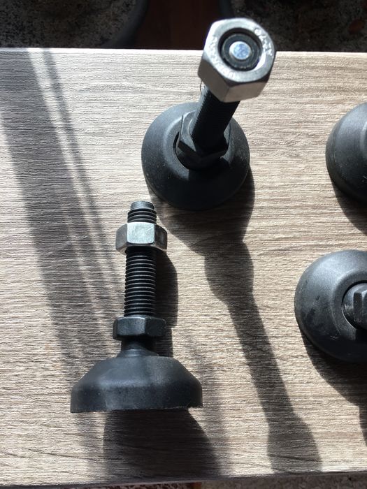 Ножки пластик усилиные м16