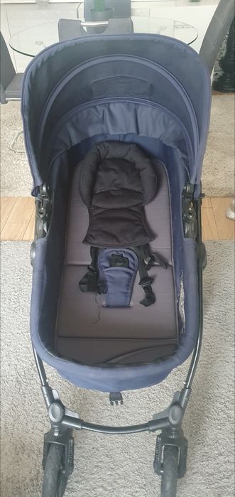 Cadeira e alcofa de bebé