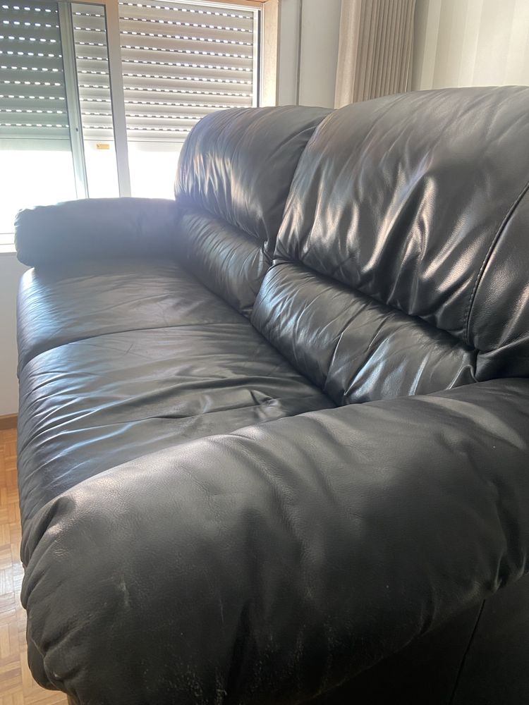 Sofa em pele preto