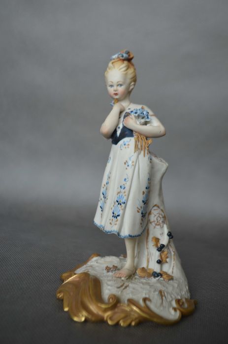 figurka porcelana biskwit Capodimonte 18 cm