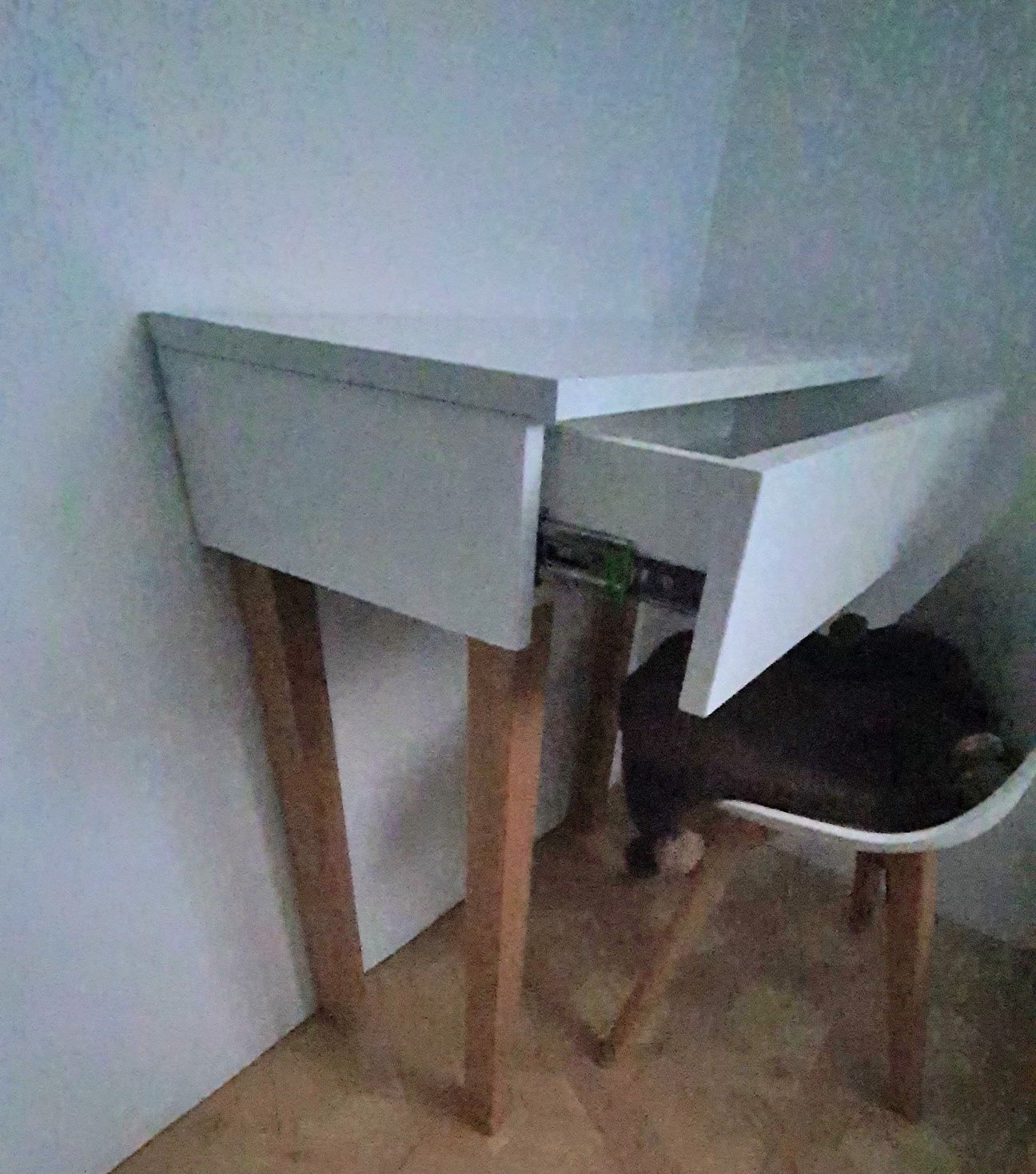 Toaletka z krzesłem