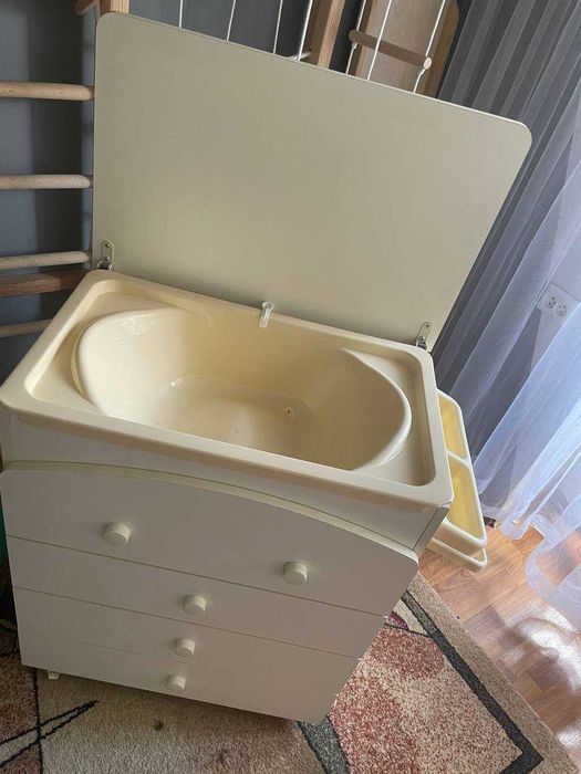 комод (пеленальный столик+ ванночка) + кроватка (Baby Italia)