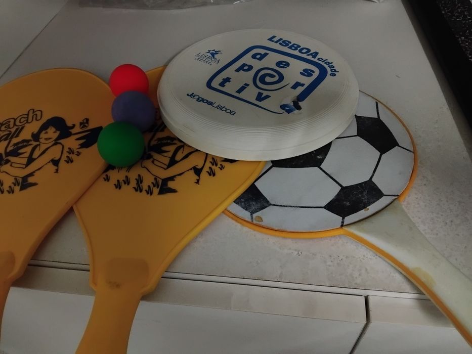 Raquetes, bolas e disco