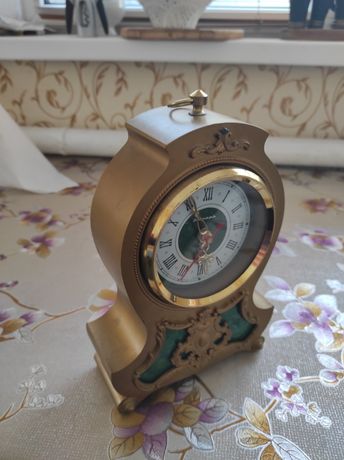 Продам часы Янтарь кварц