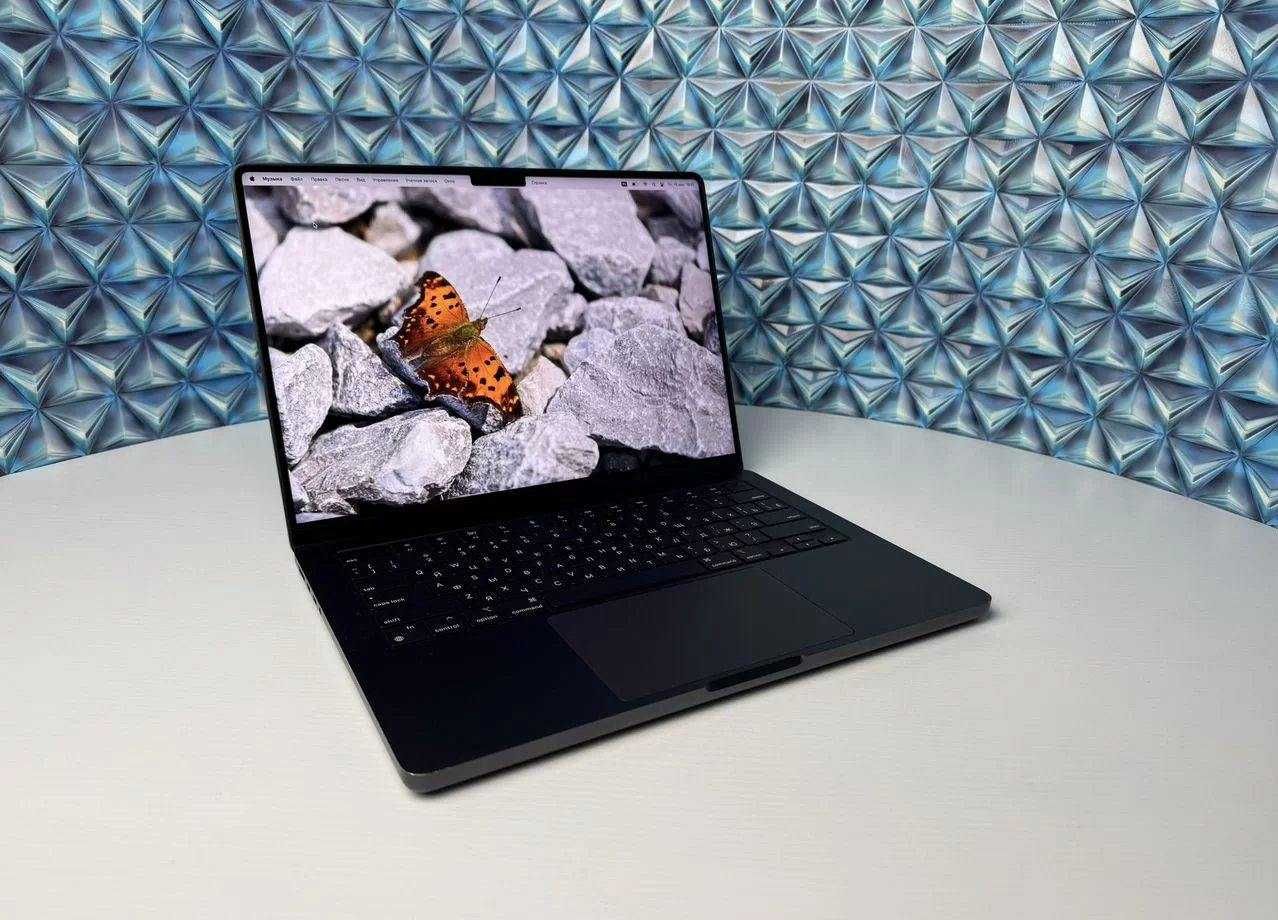 MacBook Pro 14 2023 M3 18Gb/1Tb 90 циклов