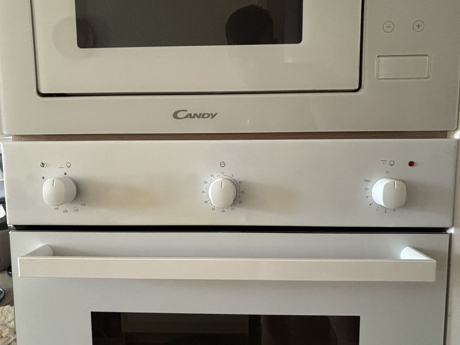 Biały piekarnik gazowy do zabudowy meblowej CANDY