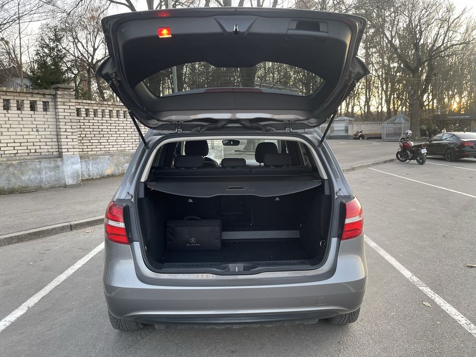 Електрокар Мерседес  В250е