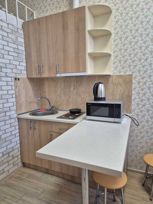 Сдам двух-ярусную евро-гостинку, современная мебель и техника, метро