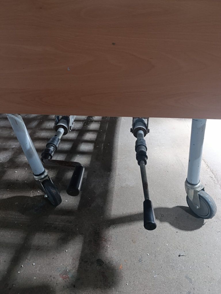 Estrado de cama hospitalar