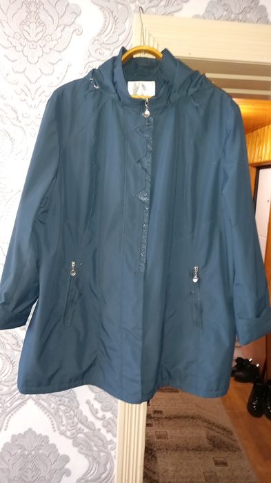 Куртка жіноча (вітрівка)