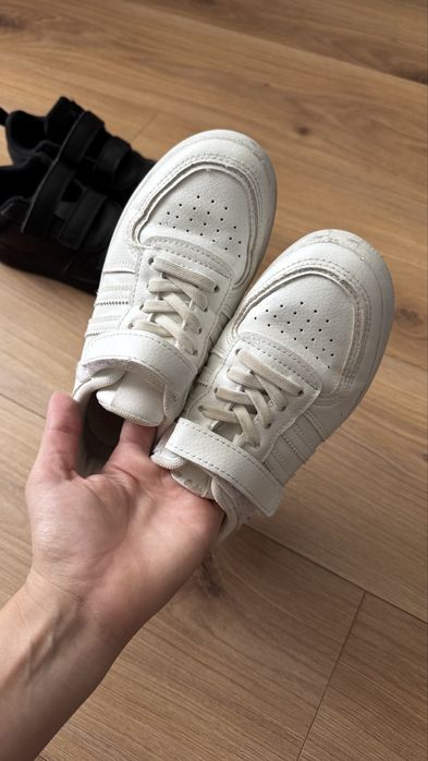 Білі кросівки унісекс