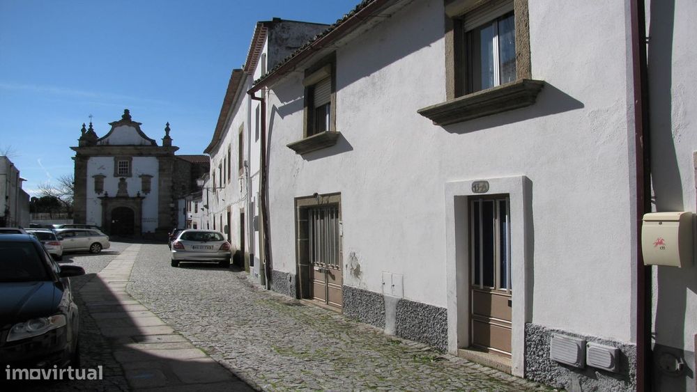 Moradia na zona histórica em Miranda do Douro