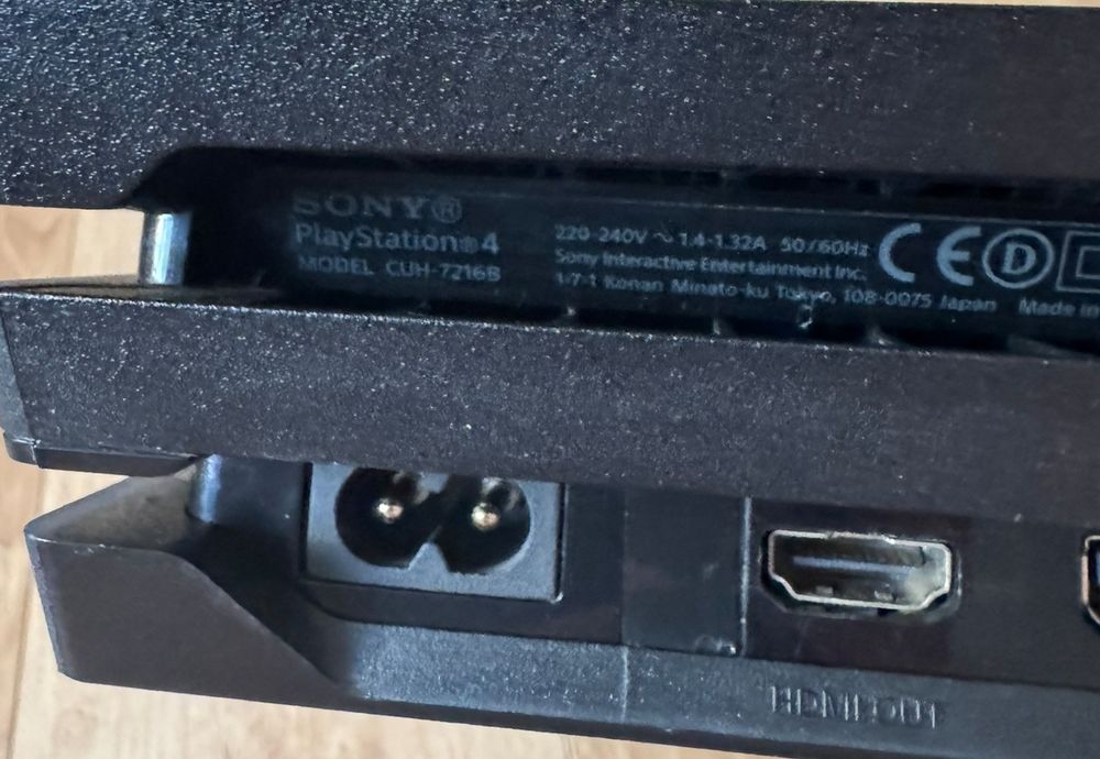 Sony PlayStation 4 pro остання ревізія CUH 7216B