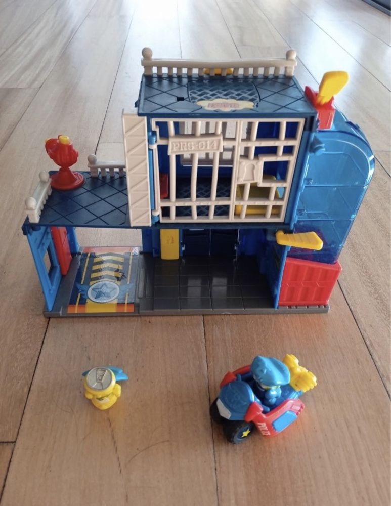Estação da policia superzings, brinquedo praticamente novo. 20€